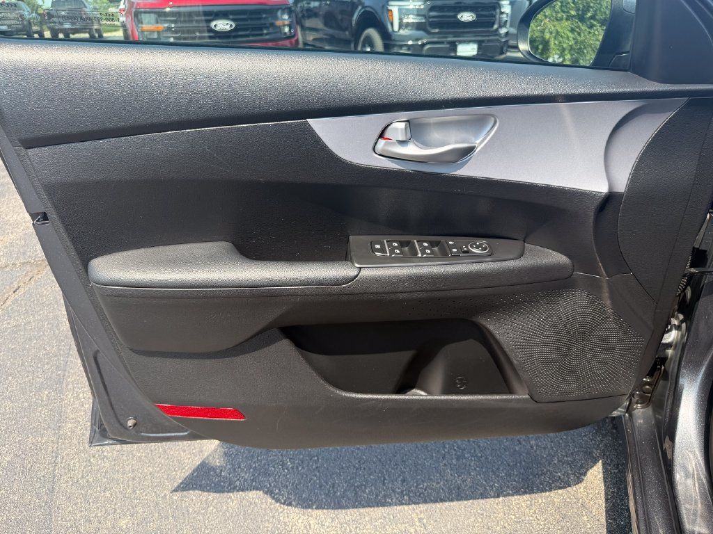 Used 2024 Kia Forte LXS w/ LXS Technology Package FWD image 18
