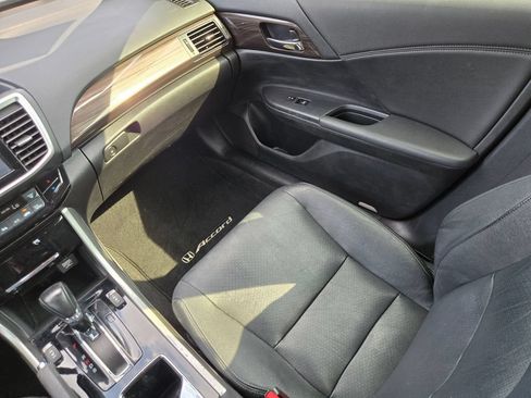 Used 2017 Honda Accord EX-L image 12