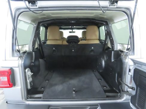 Used 2021 Jeep Wrangler Unlimited Sahara image 29