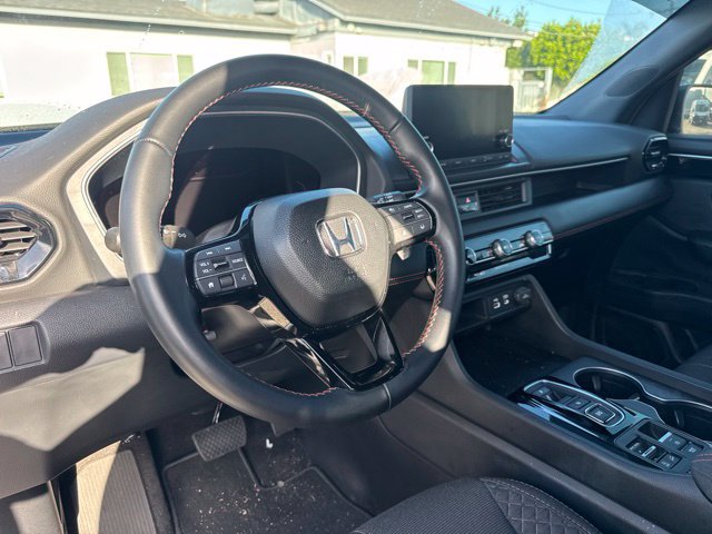 Used 2025 Honda Pilot Sport image 11