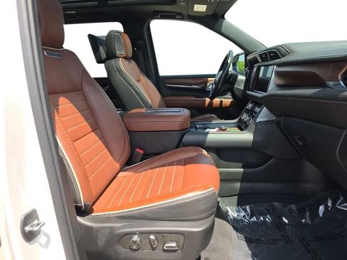 Used 2023 GMC Yukon Denali Ultimate AWD/4WD image 25