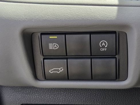 Used 2024 Toyota Highlander XLE FWD image 29