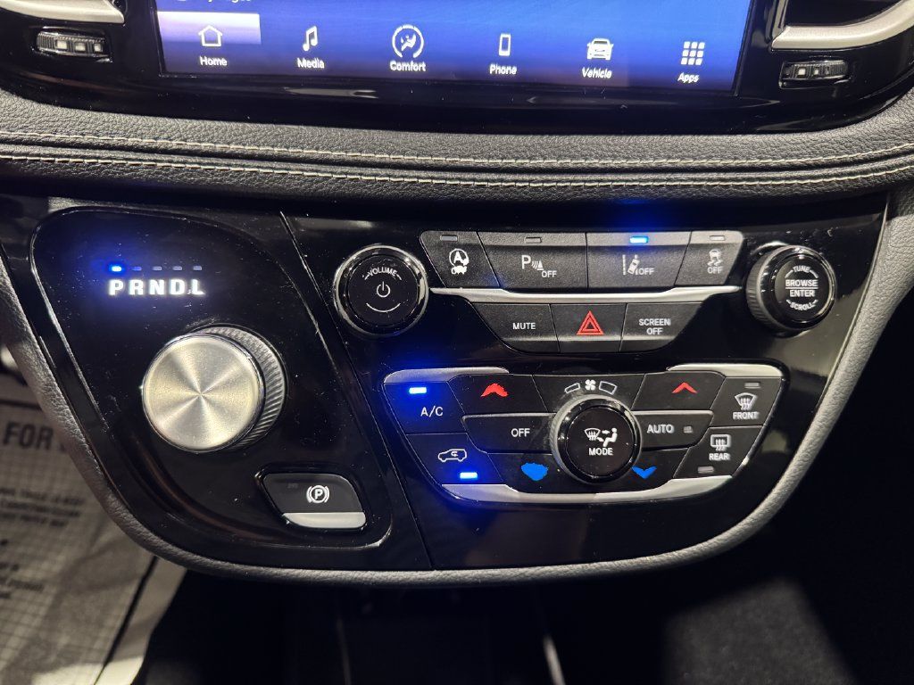 Used 2021 Chrysler Pacifica Touring w/ S Appearance Package FWD image 32