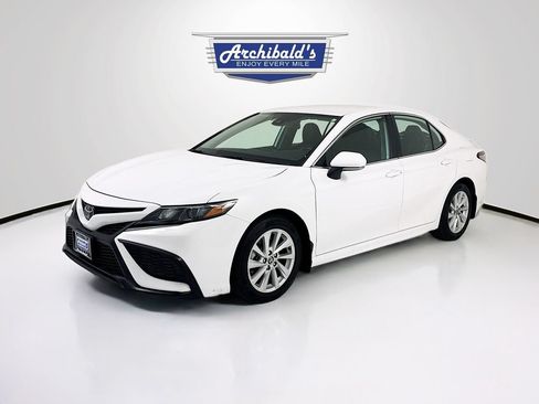 Used 2022 Toyota Camry SE AWD/4WD image 3