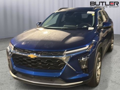Used 2024 Chevrolet Trax LT FWD image 3