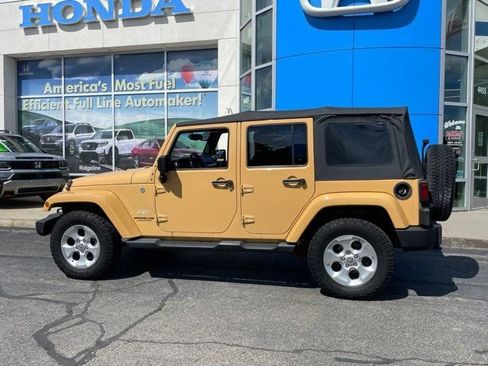 Used 2013 Jeep Wrangler Unlimited Sahara AWD/4WD image 2