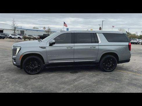 Used 2025 GMC Yukon XL Denali w/ Advanced Technology Package AWD/4WD image 33