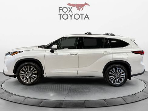 New 2026 Toyota Highlander Platinum AWD/4WD image 2