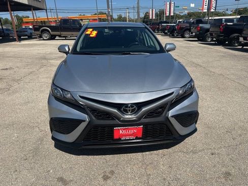 Used 2023 Toyota Camry SE image 3
