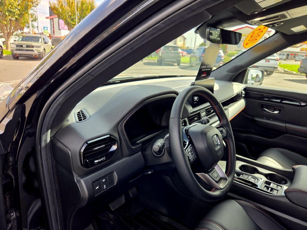 Used 2025 Honda Pilot TrailSport image 27