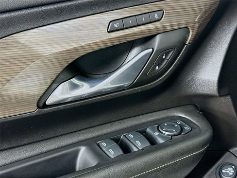 Used 2024 GMC Terrain Denali w/ Denali Premium Package image 19