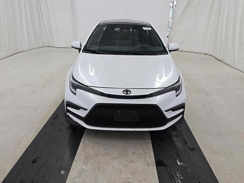 Used 2025 Toyota Corolla XSE FWD image 2