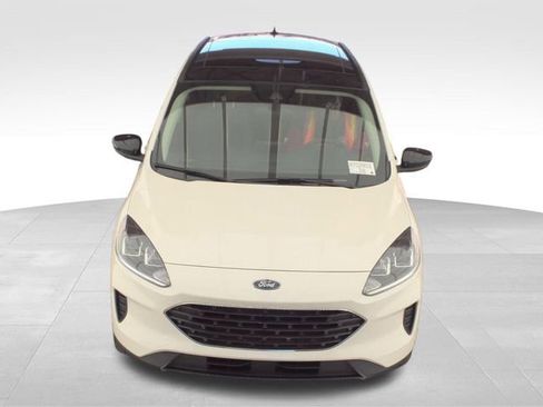 Used 2022 Ford Escape SE w/ SE Sport Appearance Package image 7