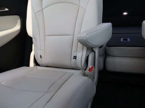Used 2024 Buick Enclave Premium AWD/4WD image 10