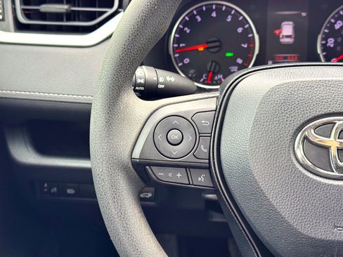 Used 2020 Toyota RAV4 XLE w/ Convenience Package image 21