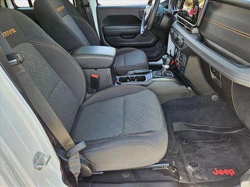 Used 2025 Jeep Gladiator Mojave w/ Convenience Group image 19