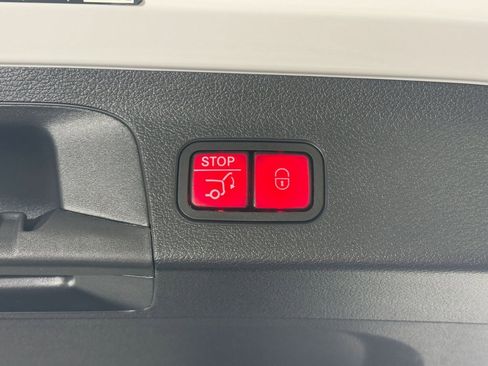 Used 2024 Mercedes-Benz GLS 580 4MATIC image 35