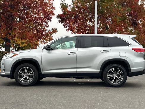 Used 2019 Toyota Highlander LE image 7