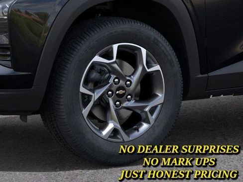 New 2026 Chevrolet Trax LT w/ Driver Confidence Package image 9