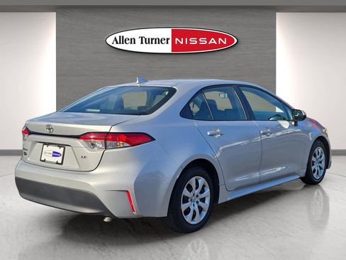 Used 2024 Toyota Corolla LE image 6
