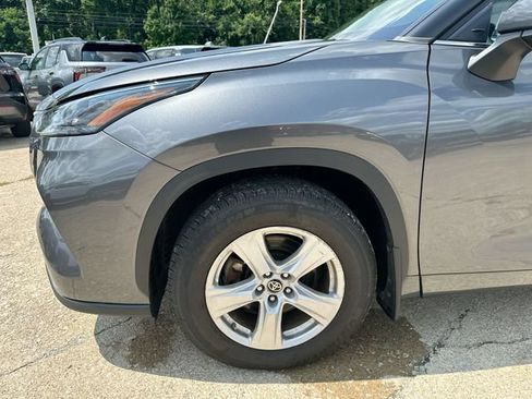 Used 2023 Toyota Highlander LE AWD/4WD image 36
