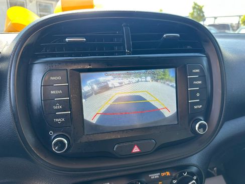 Used 2020 Kia Soul LX FWD image 24