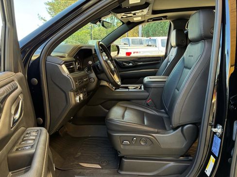 Used 2021 GMC Yukon XL Denali w/ Denali Premium Package image 14