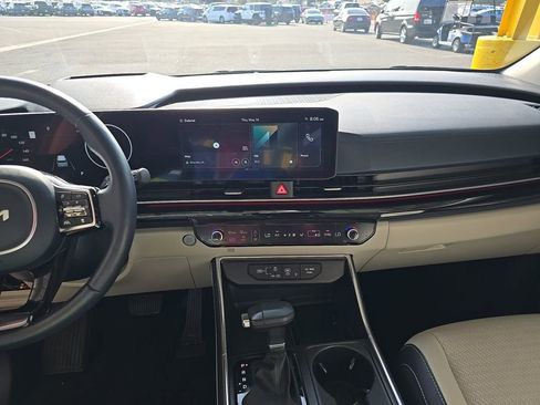 Used 2025 Kia Carnival SX Prestige FWD image 12