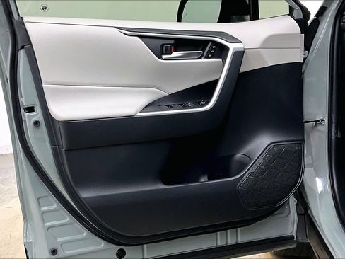 Used 2020 Toyota RAV4 XLE Premium FWD image 26