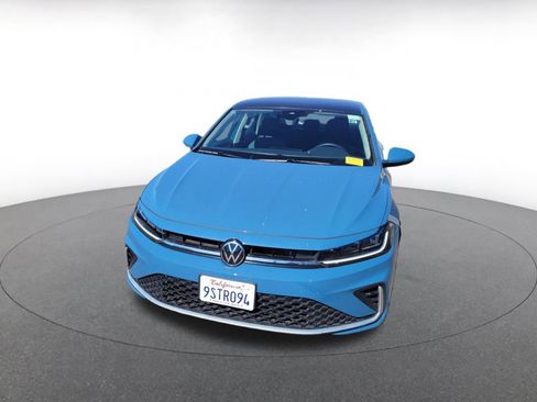 Used 2025 Volkswagen Jetta SE image 2