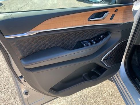 Used 2022 Jeep Grand Cherokee Summit AWD/4WD image 19