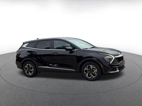 Used 2025 Kia Sportage LX FWD image 2