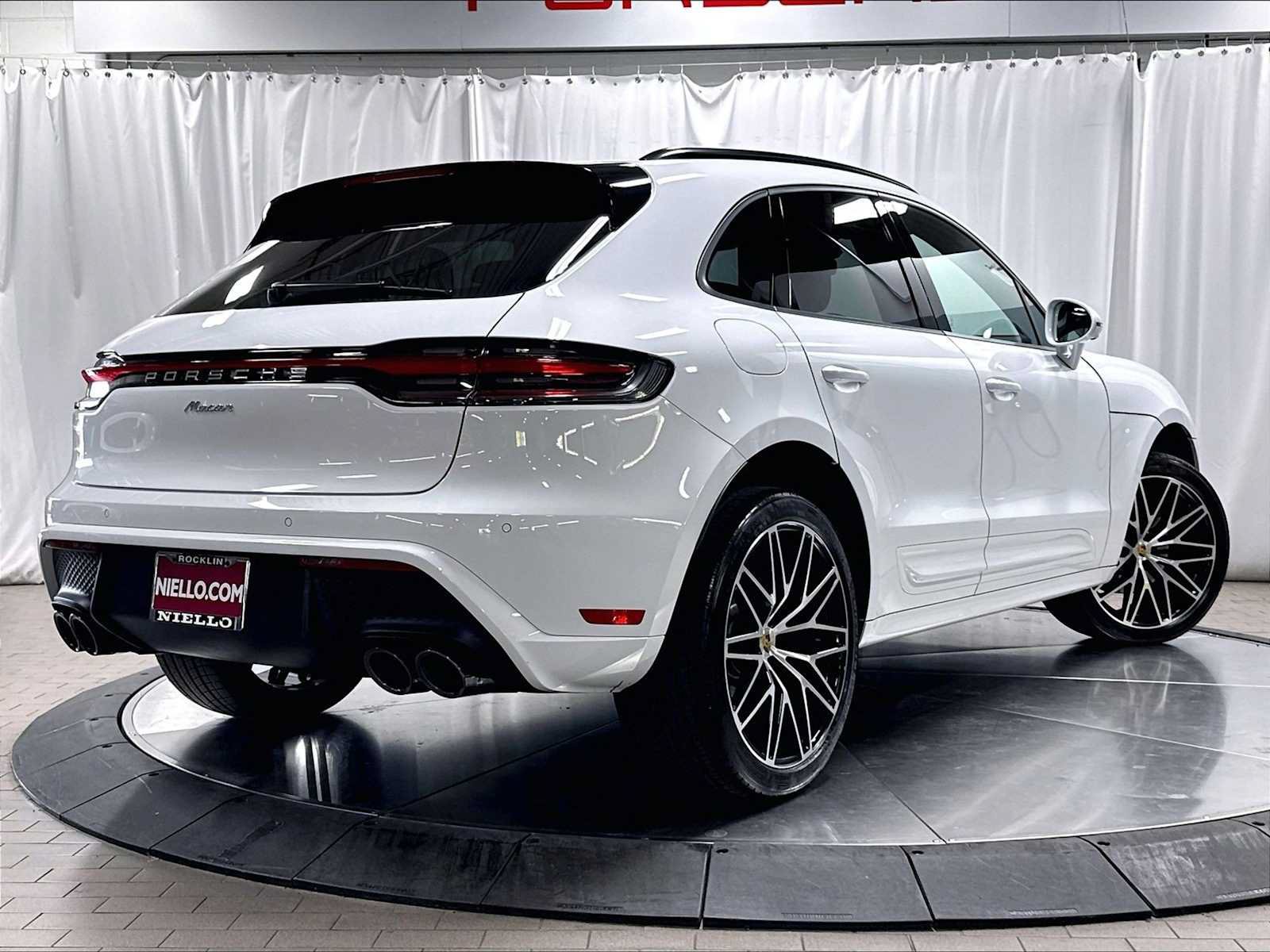 Used 2026 Porsche Macan AWD/4WD image 9