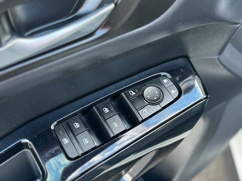 Used 2022 Nissan Pathfinder S image 9