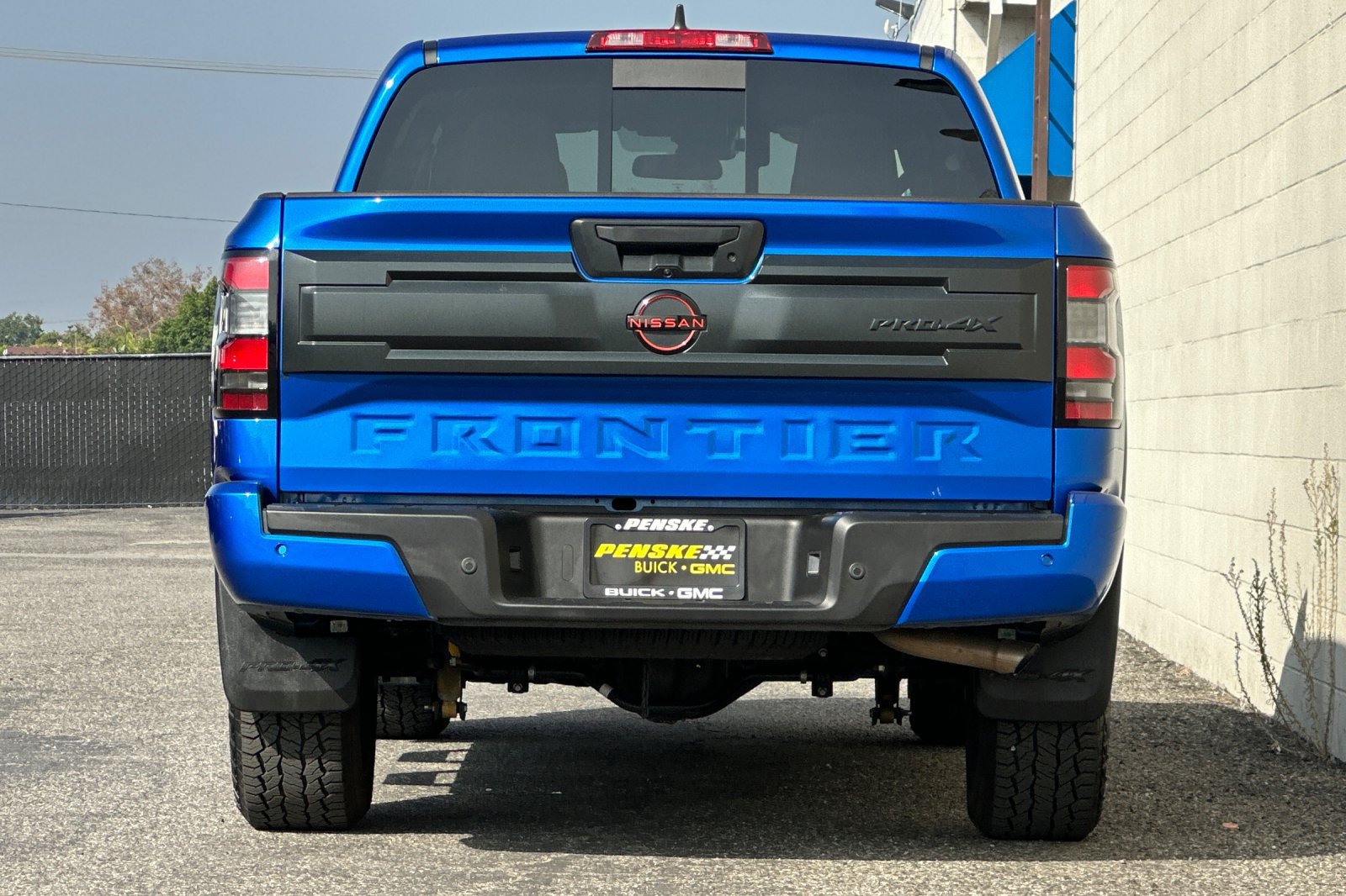 Used 2025 Nissan Frontier PRO-4X AWD/4WD image 5