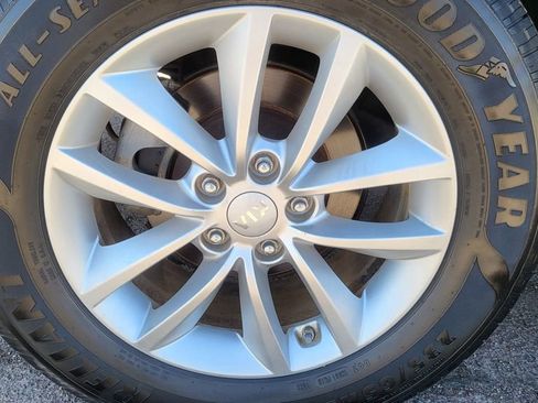 Used 2018 Kia Sorento FWD image 13
