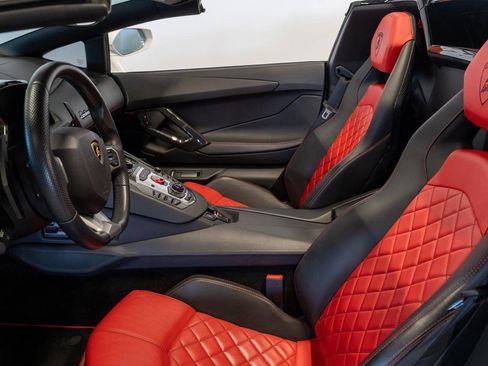 Used 2015 Lamborghini Aventador LP 700-4 image 3