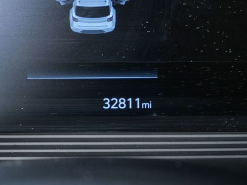 Used 2023 Hyundai Venue SEL image 11