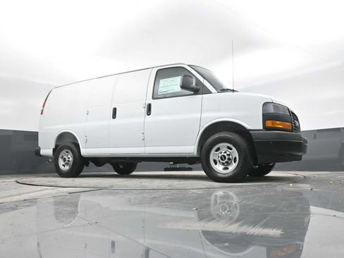 New 2025 GMC Savana 2500 w/ Driver Convenience Package image 29