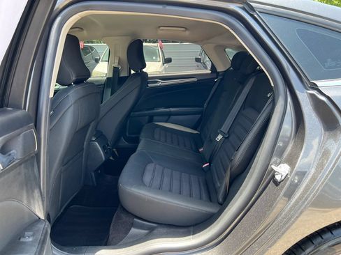 Used 2018 Ford Fusion SE w/ Fusion SE Technology Package FWD image 11