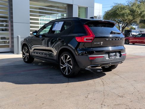 Used 2020 Volvo XC40 T4 R-Design image 7