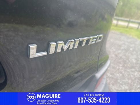 Used 2019 Jeep Cherokee Limited AWD/4WD image 10