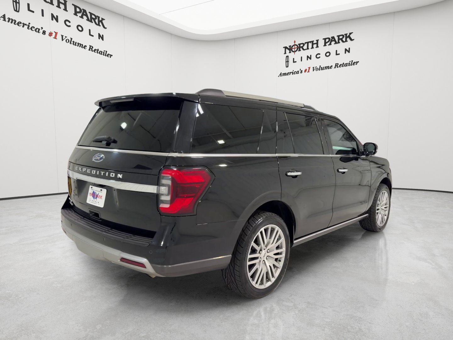 Used 2023 Ford Expedition Limited RWD image 5