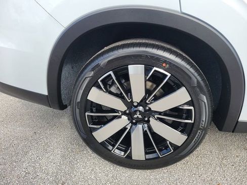 New 2026 Mitsubishi Outlander SE image 7