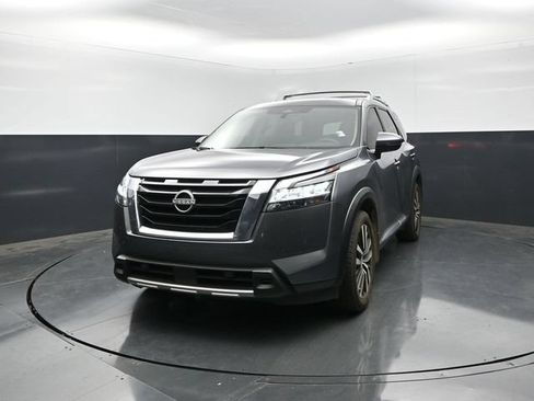 Used 2024 Nissan Pathfinder Platinum w/ Cargo Package AWD/4WD image 4