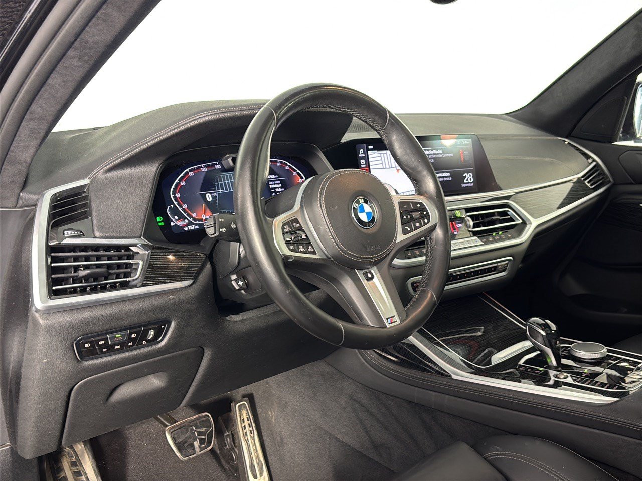 Used 2021 BMW X7 xDrive40i w/ M Sport Package AWD/4WD image 4