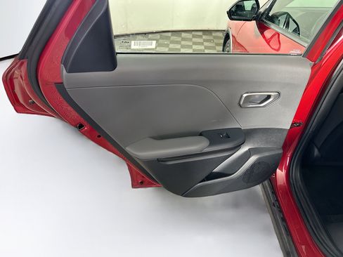 Used 2025 Kia K4 LXS image 25