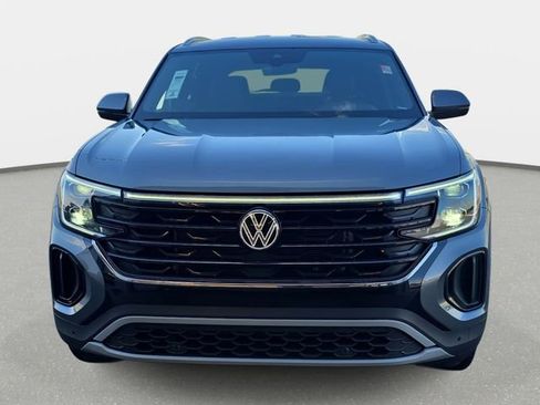 Used 2025 Volkswagen Atlas Cross Sport SE FWD image 2