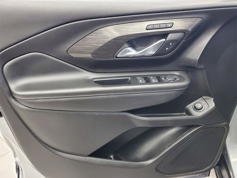 Used 2024 GMC Terrain SLT image 20