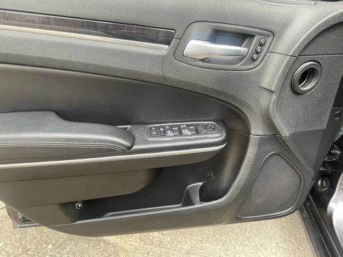 Used 2019 Chrysler 300 Limited image 10